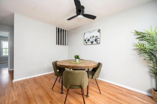 Faciliteter, Vibrant Family Retreat~Sleeps 8~2 Kings~ Game Room in Snellville (GA)