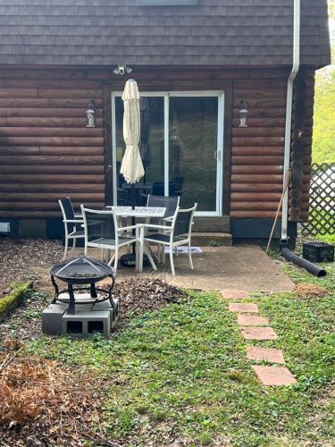 Log Cabin Close to Percy Preist Lake