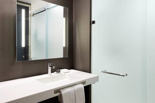 AC Hotel by Marriott Miami Aventura - image 14