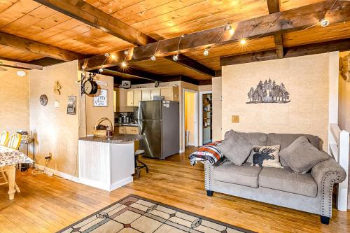 Cozy Country Cottage in Whitefield