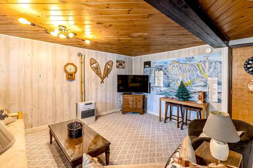 Cozy Country Cottage in Whitefield