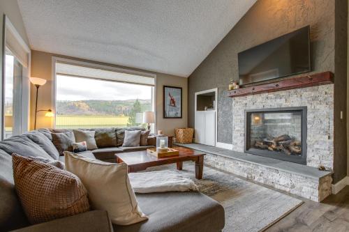 Cozy Condo with Amenities in Heart of Winter Park!