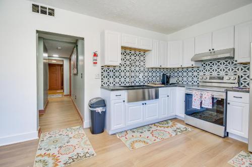 Pet-Friendly Dayton Condo about 1 Mi to Downtown!