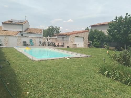 Appartement T1 28 m2 avec jardin et accès piscine - Location saisonnière - Bourg-lès-Valence