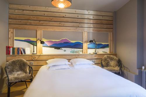 1 double bed, 1 twin bed