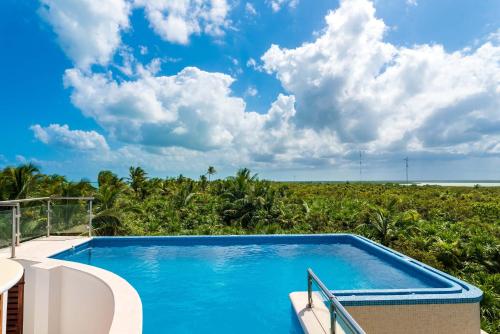 Beachfront Villa in Sian Kaan, Magnificent Rooftop with Private Pool & Jacuzzi, Breathtaking Views