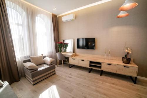 1 king bed, 1 sofa bed