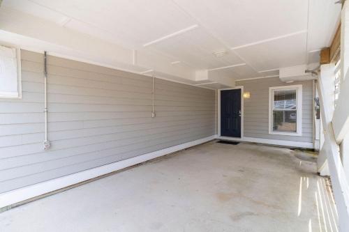 Six-Bedroom Holiday Home image 1