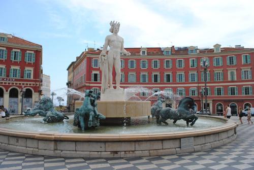 Les Suites Massena, Ницца