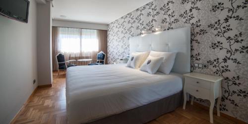 ARNOIA CALDARIA HOTEL Y BALNEARIO Arnoia Caldaria is perfectly located for both business and leisure guests in Ourense. Offering a variety of facilities and services, the hotel provides all you need for a good nights sleep. All the n