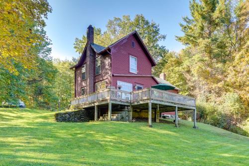 Tranquil 3 BR Stockbridge House with Private Deck!