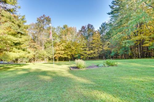 Tranquil 3 BR Stockbridge House with Private Deck!