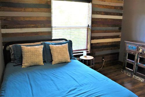 The Rustic Inn - Family friendly, Close to Fiesta Texas, SeaWorld, Riverwalk and more in Dominion, USA