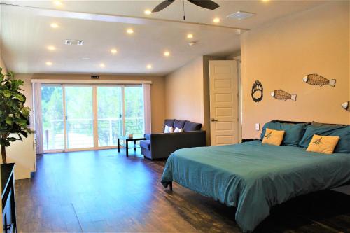 The Escape - Family friendly, Close to Fiesta Texas, SeaWorld, Riverwalk and more in Dominion, USA