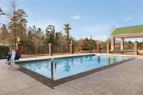Four Points by Sheraton Raleigh Arena - image 10