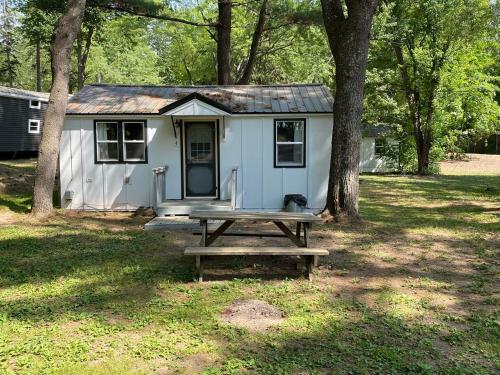 Lincolnwood Cabin 4 in Birchwood, USA