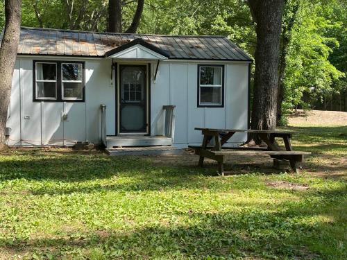 Lincolnwood Cabin 4 in Birchwood, USA