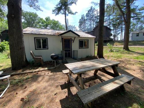 Lincolnwood Cabin 3 in Birchwood, USA