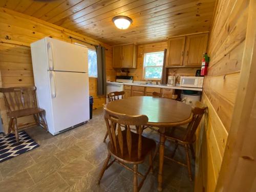 Lincolnwood Cabin 3 in Birchwood, USA