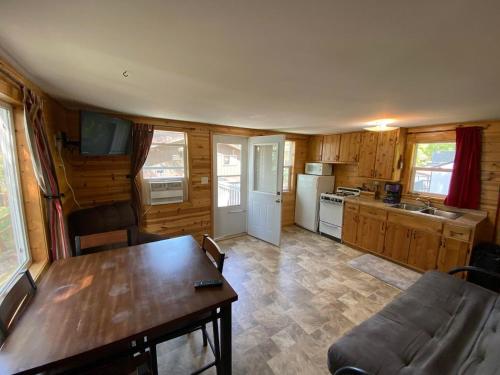 Lincolnwood Cabin 1 in Birchwood, USA