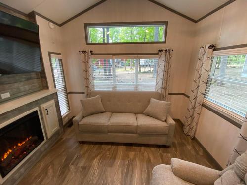 Lincolnwood Tiny House 13 in Birchwood, USA