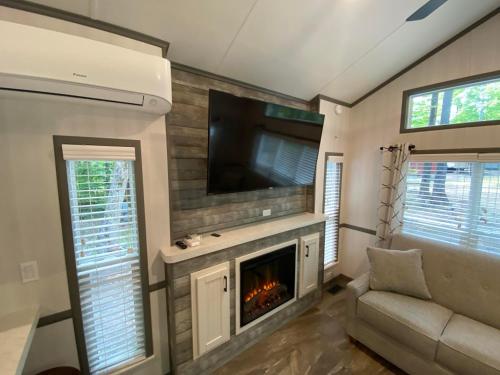 Lincolnwood Tiny House 13 in Birchwood, USA