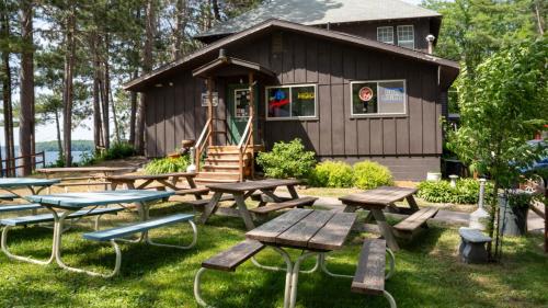 Lincolnwood Cabin 2 in Birchwood, USA