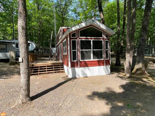 Lincolnwood Tiny House 08 in Birchwood, USA