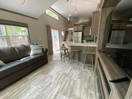 Lincolnwood Tiny House 08 in Birchwood, USA