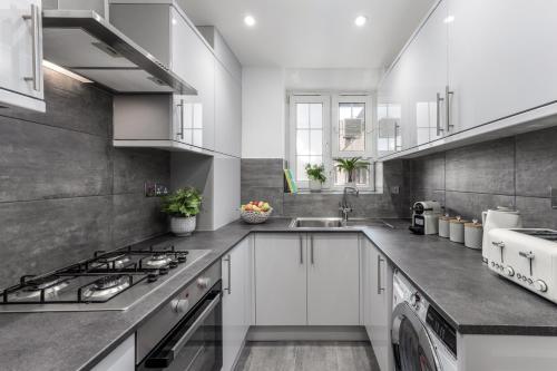 Cosy 4-Bedroom Apartment next to Borough, Лондон (фото 5)