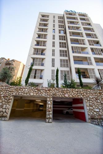 Aura Tower Aparments by In Property in Rafailovici