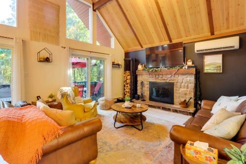 Sauna and 2-Story Deck Luxe Poconos Chalet Sauna and 2-Story Deck Luxe Poconos Chalet