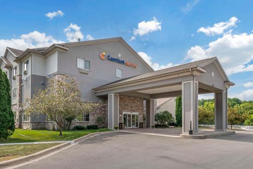 Comfort Suites Lake Geneva East