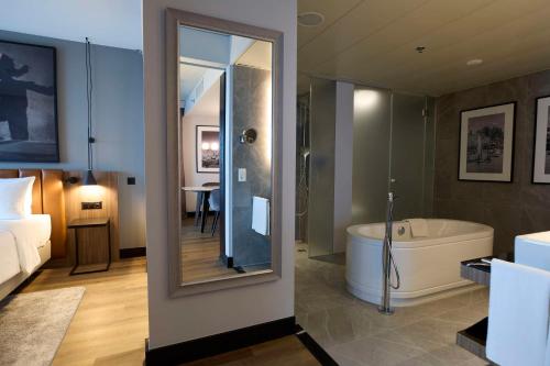 Radisson Blu Hotel Zurich Airport - image 3