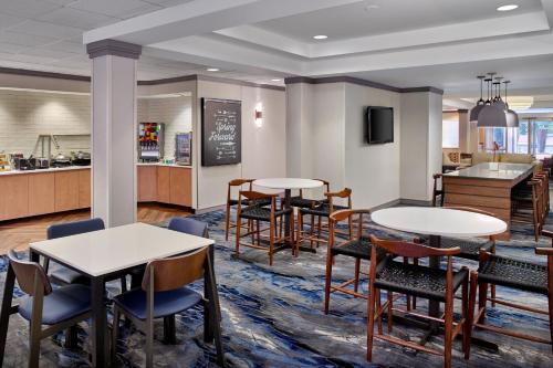 Fairfield Inn & Suites Warner Robins - image 12
