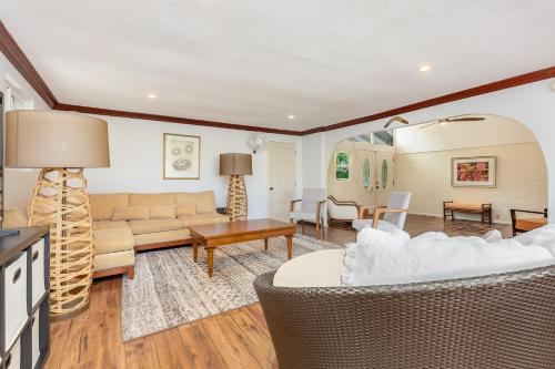 Tranquil Marina Front Pool House Resort in Hawaii Kai