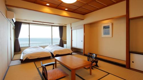 Standard Twin Room with Sea View