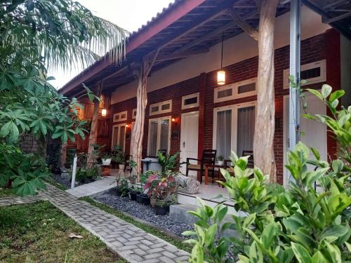 Exterior view, Teluk Biru Homestay in Muncar