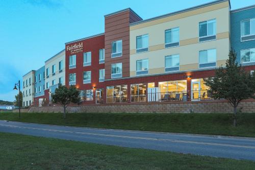 Fairfield Inn & Suites Marquette - Hotel - Marquette Mountain