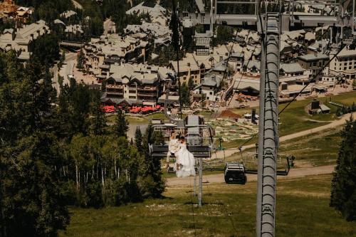 Beaver Creek Lodge Autograph Collection - image 10