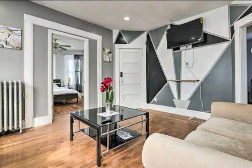 downtown and secluded in Manchester (CT)