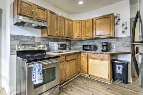 downtown and secluded in Manchester (CT)