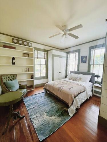 NEW! Beach Side Historical Gem w Updated Fixtures in Galveston, USA