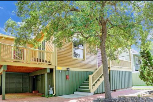 NEW! Beach Side Historical Gem w Updated Fixtures in Galveston, USA
