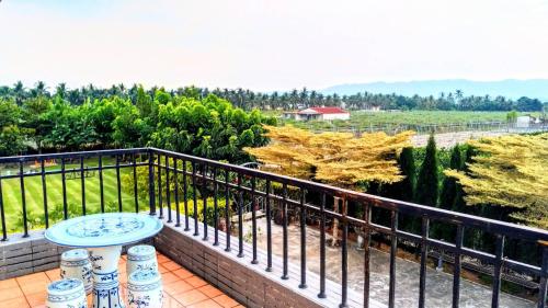 Clouds climbing Villa in Qishan Negyed