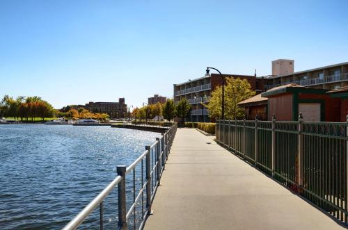 Holiday Inn Hotel Peterborough Waterfront