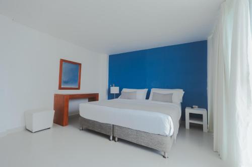 1 queen bed, 1 double bed