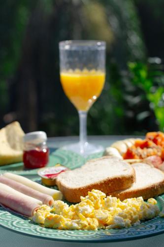 อาหารและเครื่องดื่ม, Zaya Beach House em Ilhabela in หาดซานตาเตเรซา