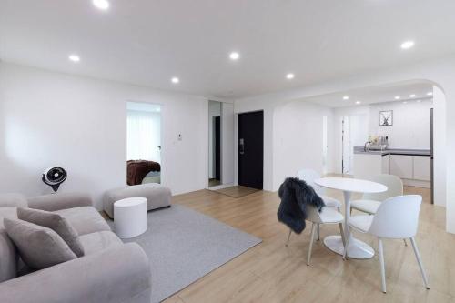 3room+2bathroom hongdae 1exit