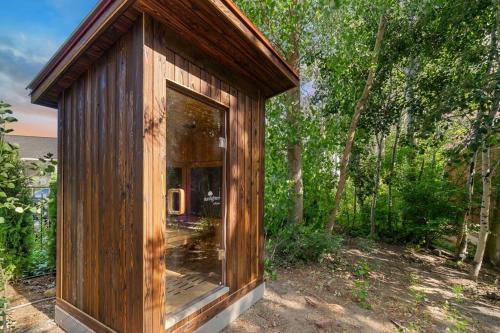 The Cottonwoods Ski Cabin